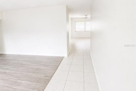 Villa ou maison à louer à Sarasota, Floride: 3 chambres, 121.79 m2 № 2222087 - photo 4