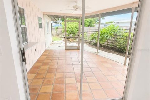 Villa ou maison à louer à Sarasota, Floride: 3 chambres, 121.79 m2 № 2222087 - photo 15