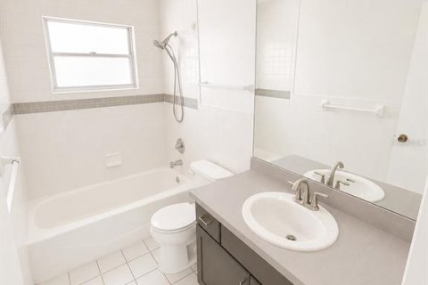 Villa ou maison à louer à Sarasota, Floride: 3 chambres, 121.79 m2 № 2222087 - photo 7