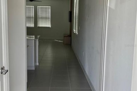 Villa ou maison à louer à Apopka, Floride: 3 chambres, 166.76 m2 № 2431123 - photo 4