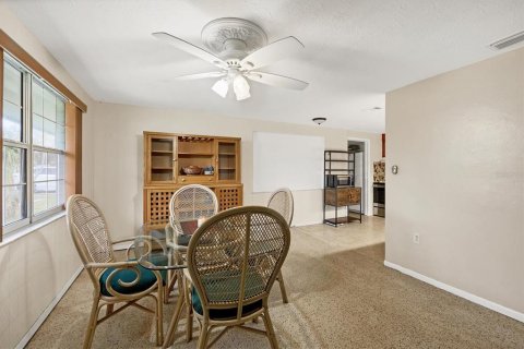 House in Englewood, Florida 2 bedrooms, 92.81 sq.m. № 1527720 - photo 9