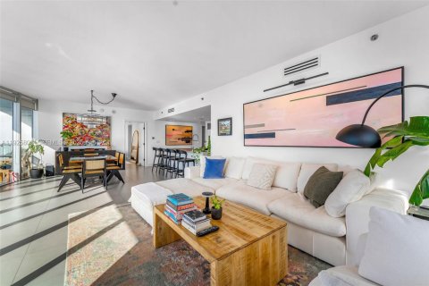 Condo in Miami, Florida, 3 bedrooms № 1984295 - photo 10