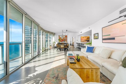 Condo in Miami, Florida, 3 bedrooms № 1984295 - photo 9