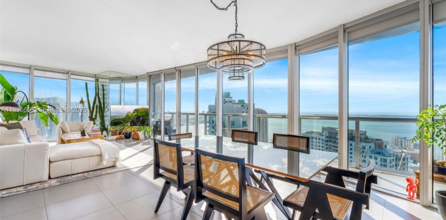 Condo in Miami, Florida, 3 bedrooms № 1984295