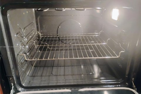 Townhouse in Hallandale Beach, Florida 2 bedrooms, 167.04 sq.m. № 1963380 - photo 22