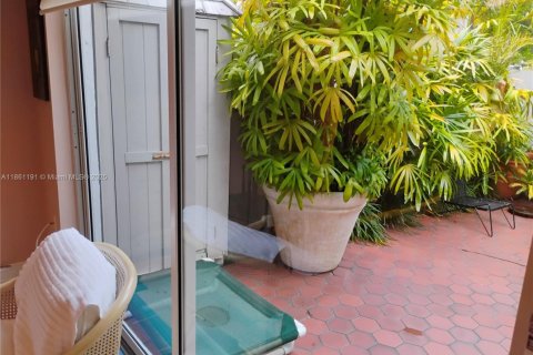 Townhouse in Hallandale Beach, Florida 2 bedrooms, 167.04 sq.m. № 1963380 - photo 11