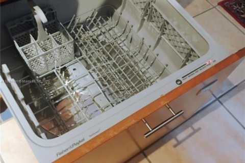 Townhouse in Hallandale Beach, Florida 2 bedrooms, 167.04 sq.m. № 1963380 - photo 19