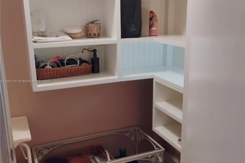 Townhouse in Hallandale Beach, Florida 2 bedrooms, 167.04 sq.m. № 1963380 - photo 28