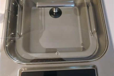 Townhouse in Hallandale Beach, Florida 2 bedrooms, 167.04 sq.m. № 1963380 - photo 18