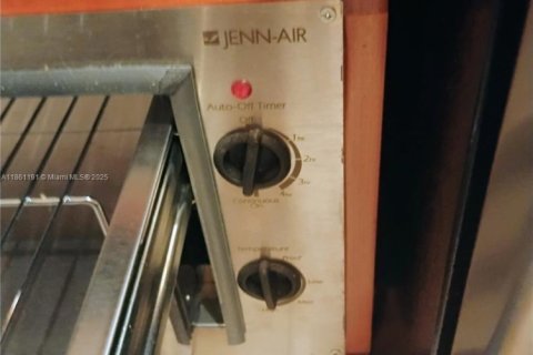 Townhouse in Hallandale Beach, Florida 2 bedrooms, 167.04 sq.m. № 1963380 - photo 24