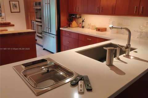 Townhouse in Hallandale Beach, Florida 2 bedrooms, 167.04 sq.m. № 1963380 - photo 17