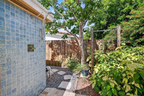 House in Oakland Park, Florida 2 bedrooms, 108.32 sq.m. № 1930673 - photo 7