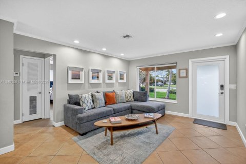 House in Oakland Park, Florida 2 bedrooms, 108.32 sq.m. № 1930673 - photo 12