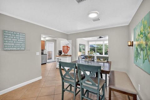 House in Oakland Park, Florida 2 bedrooms, 108.32 sq.m. № 1930673 - photo 13