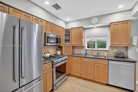 House in Oakland Park, Florida 2 bedrooms, 108.32 sq.m. № 1930673 - photo 18