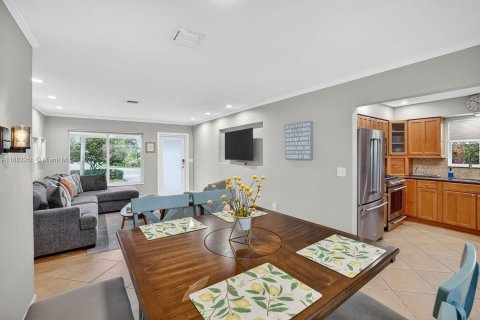 House in Oakland Park, Florida 2 bedrooms, 108.32 sq.m. № 1930673 - photo 15