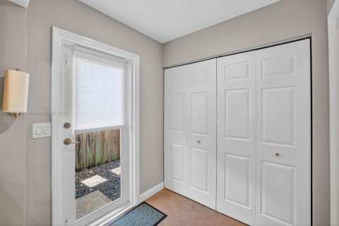 House in Oakland Park, Florida 2 bedrooms, 108.32 sq.m. № 1930673 - photo 22