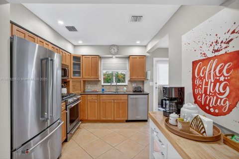 House in Oakland Park, Florida 2 bedrooms, 108.32 sq.m. № 1930673 - photo 17