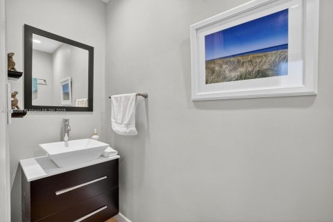 House in Oakland Park, Florida 2 bedrooms, 108.32 sq.m. № 1930673 - photo 23