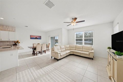 Touwnhouse à louer à Land O' Lakes, Floride: 3 chambres, 167.32 m2 № 2356239 - photo 7