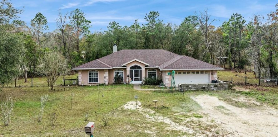 House in Williston, Florida 4 bedrooms, 228.08 sq.m. № 2135370