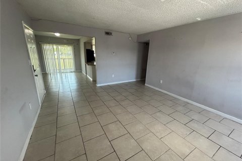 Condo in Orlando, Florida, 3 bedrooms № 2109317 - photo 4
