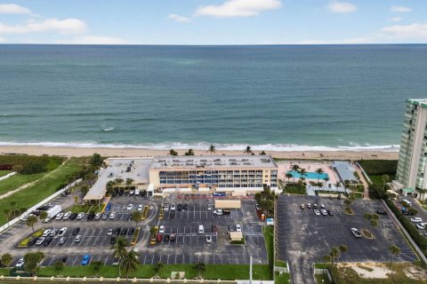 Condo in Jensen Beach, Florida, 1 bedroom  № 2180240 - photo 15