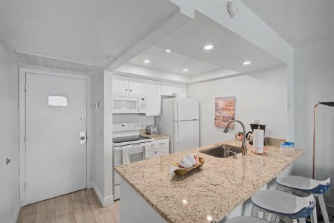 Condo in Jensen Beach, Florida, 1 bedroom  № 2180240 - photo 4