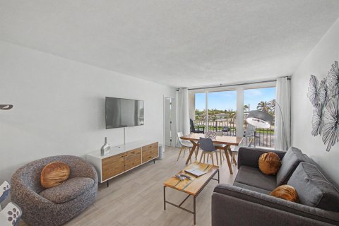 Condo in Jensen Beach, Florida, 1 bedroom  № 2180240 - photo 3