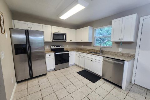 Villa ou maison à louer à New Smyrna Beach, Floride: 4 chambres, 114.64 m2 № 2386360 - photo 12