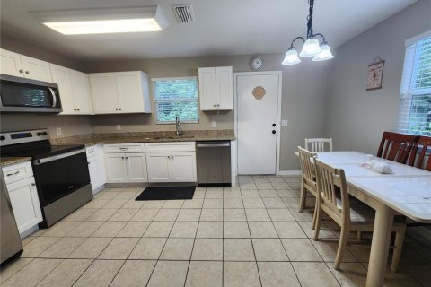 Villa ou maison à louer à New Smyrna Beach, Floride: 4 chambres, 114.64 m2 № 2386360 - photo 13