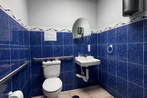 Immobilier commercial à vendre à Doral, Floride № 1994264 - photo 20