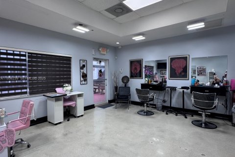 Immobilier commercial à vendre à Doral, Floride № 1994264 - photo 3