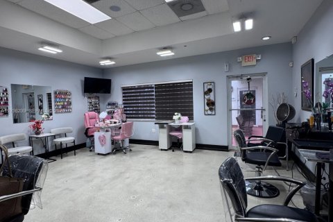 Immobilier commercial à vendre à Doral, Floride № 1994264 - photo 4