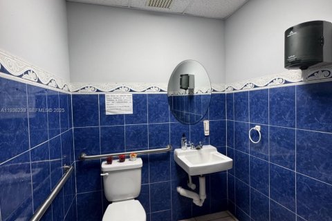 Immobilier commercial à vendre à Doral, Floride № 1994264 - photo 19