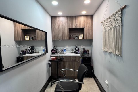 Immobilier commercial à vendre à Doral, Floride № 1994264 - photo 12