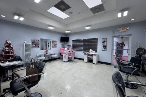 Immobilier commercial à vendre à Doral, Floride № 1994264 - photo 7