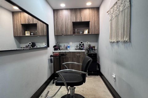 Immobilier commercial à vendre à Doral, Floride № 1994264 - photo 13