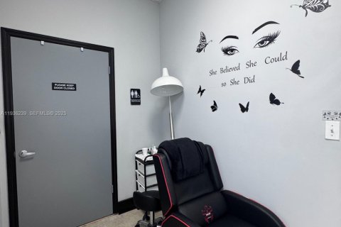 Immobilier commercial à vendre à Doral, Floride № 1994264 - photo 11