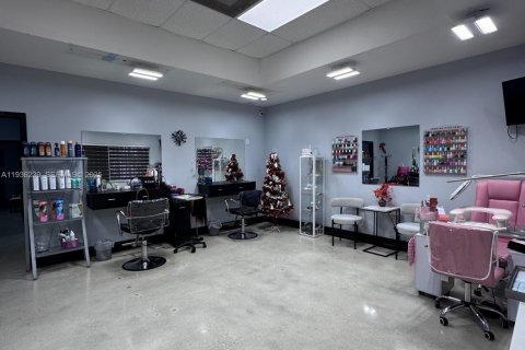 Immobilier commercial à vendre à Doral, Floride № 1994264 - photo 1