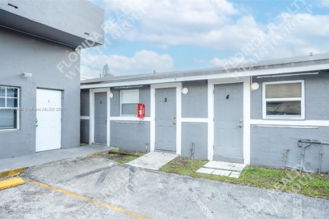 Commercial property in West Park, Florida 148.64 sq.m. № 1741702 - photo 11