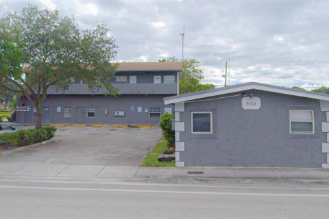 Commercial property in West Park, Florida 148.64 sq.m. № 1741702 - photo 24