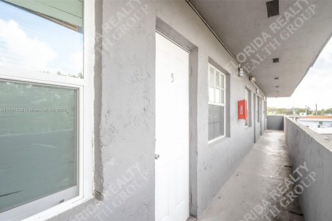 Commercial property in West Park, Florida 148.64 sq.m. № 1741702 - photo 12