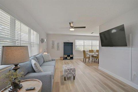 Casa en venta en Bradenton, Florida, 3 dormitorios, 138.98 m2 № 1870418 - foto 9
