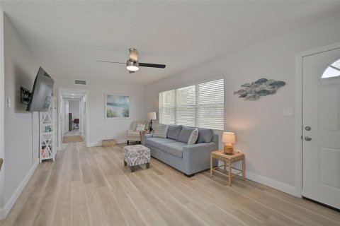 Casa en venta en Bradenton, Florida, 3 dormitorios, 138.98 m2 № 1870418 - foto 6