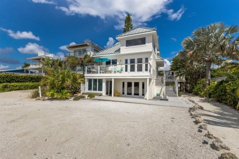 Villa ou maison à vendre à Holmes Beach, Floride: 8 chambres, 325.44 m2 № 1719186 - photo 1