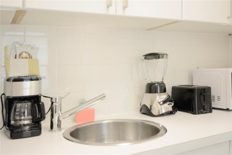 Copropriété à vendre à Miami Beach, Floride: 38.09 m2 № 2257919 - photo 4