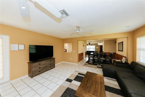 House in Bradenton, Florida 3 bedrooms, 128.76 sq.m. № 2134763 - photo 9