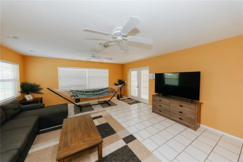 House in Bradenton, Florida 3 bedrooms, 128.76 sq.m. № 2134763 - photo 5