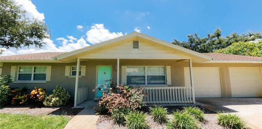 House in Bradenton, Florida 3 bedrooms, 128.76 sq.m. № 2134763